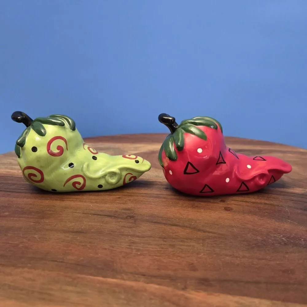 VTG Ceramic Hot Chile Peppers Salt and Pepper Shakers Novelty Set Red Lime Green